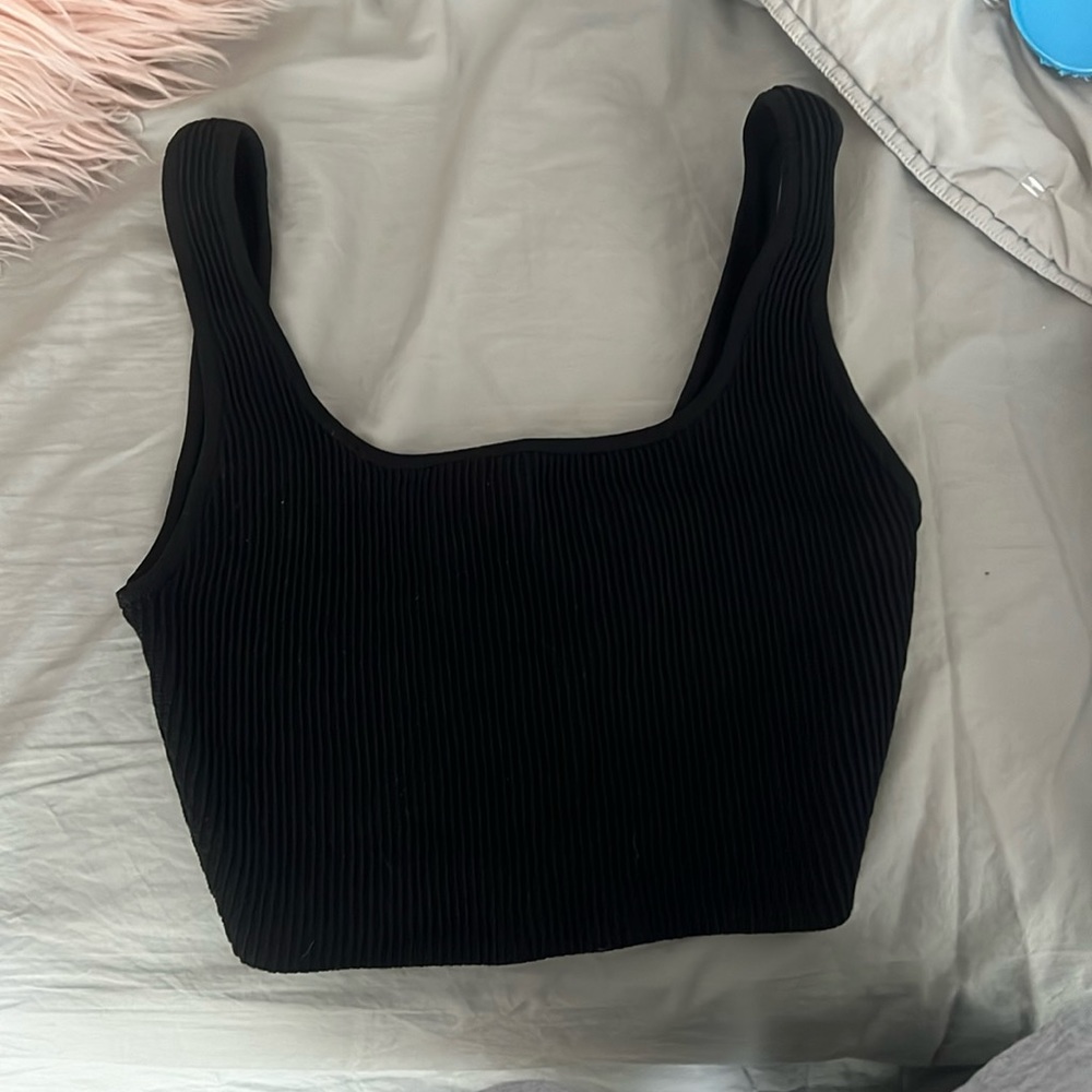 Aritzia black crop top